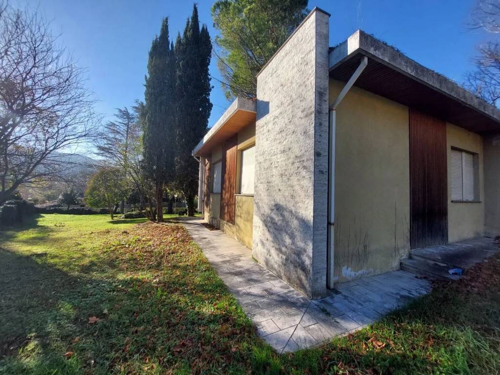 Villa a Sant'angelo in vado in Via Gioacchino Rossini S.N.C. - Foto 3