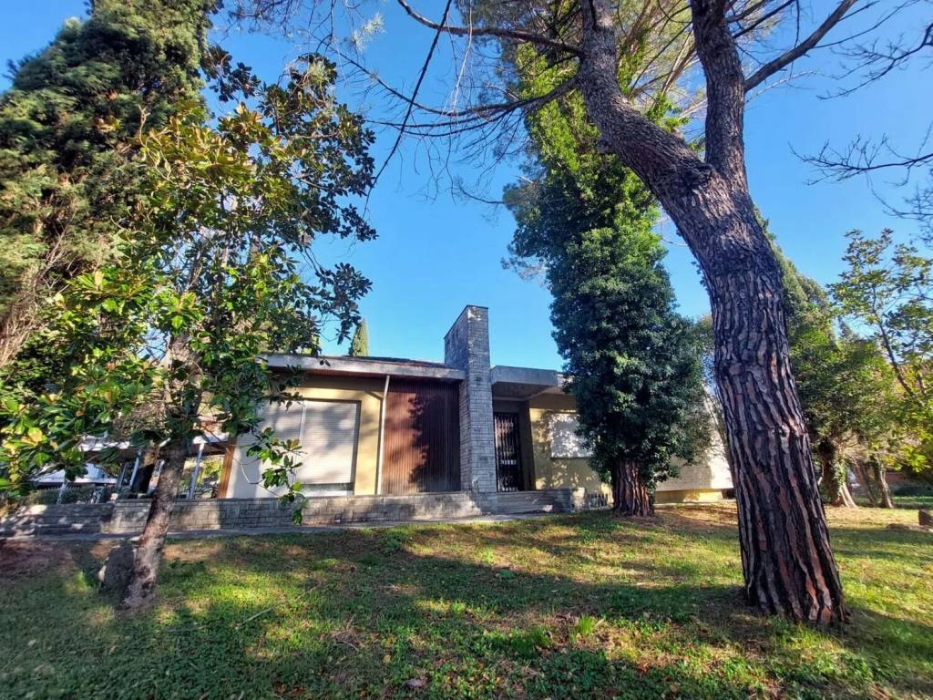 Villa a Sant'angelo in vado in Via Gioacchino Rossini S.N.C. - Foto 5