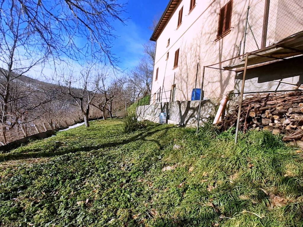Casa indipendente a Serravalle di chienti in località dignano - Foto 2
