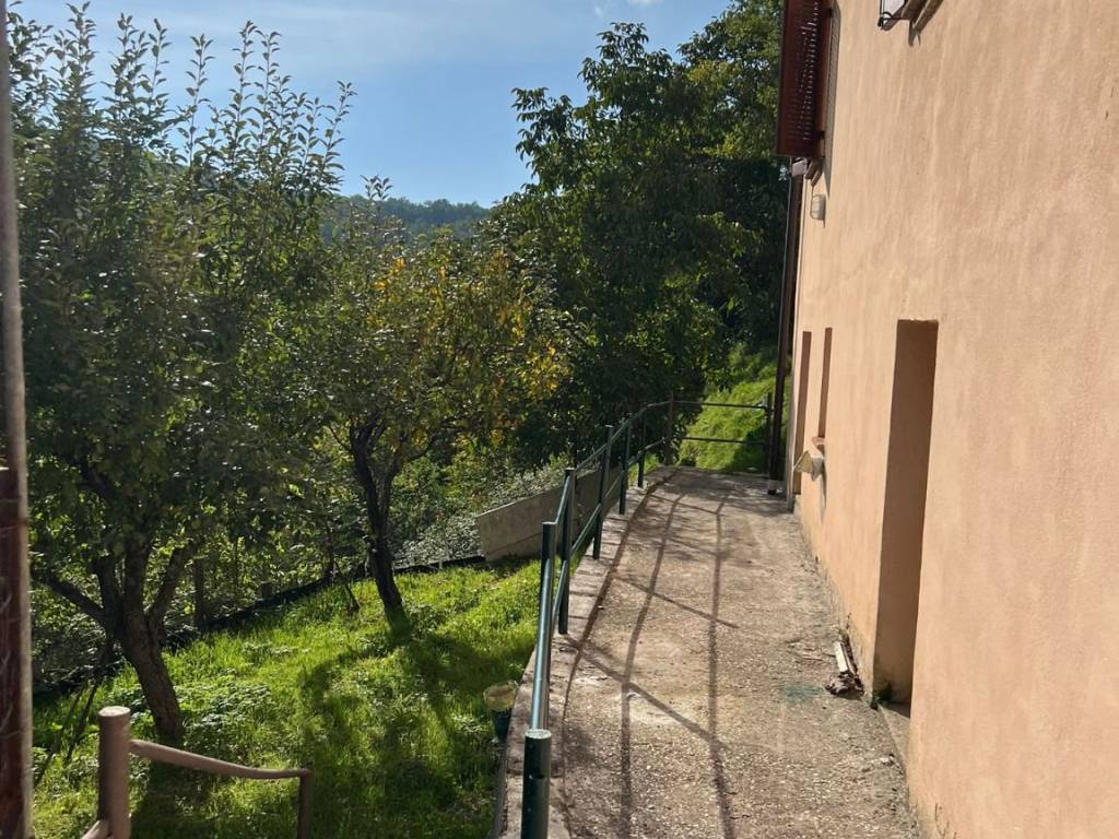 Casa indipendente a Serravalle di chienti in località dignano - Foto 3
