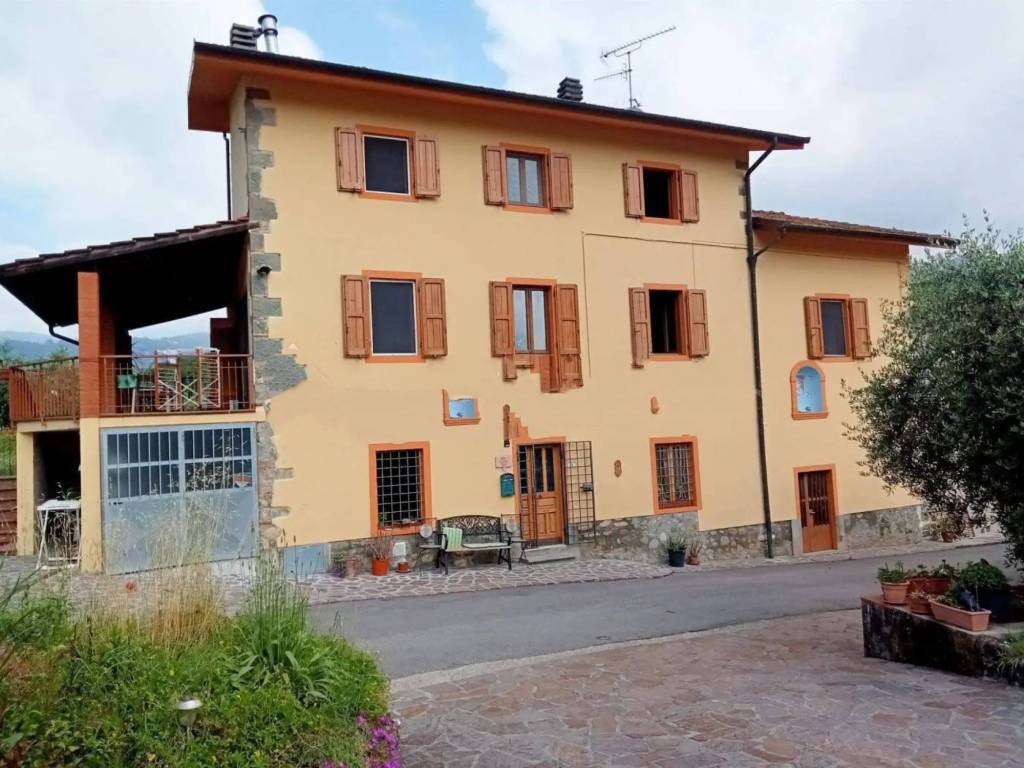 Casa indipendente a Montecatini-terme in Via del Pino - Foto 1