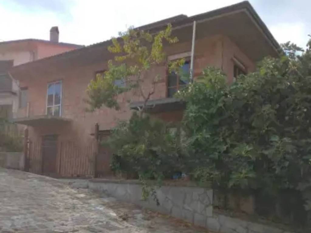 Villa a Latronico in Via Chiesa - Foto 2