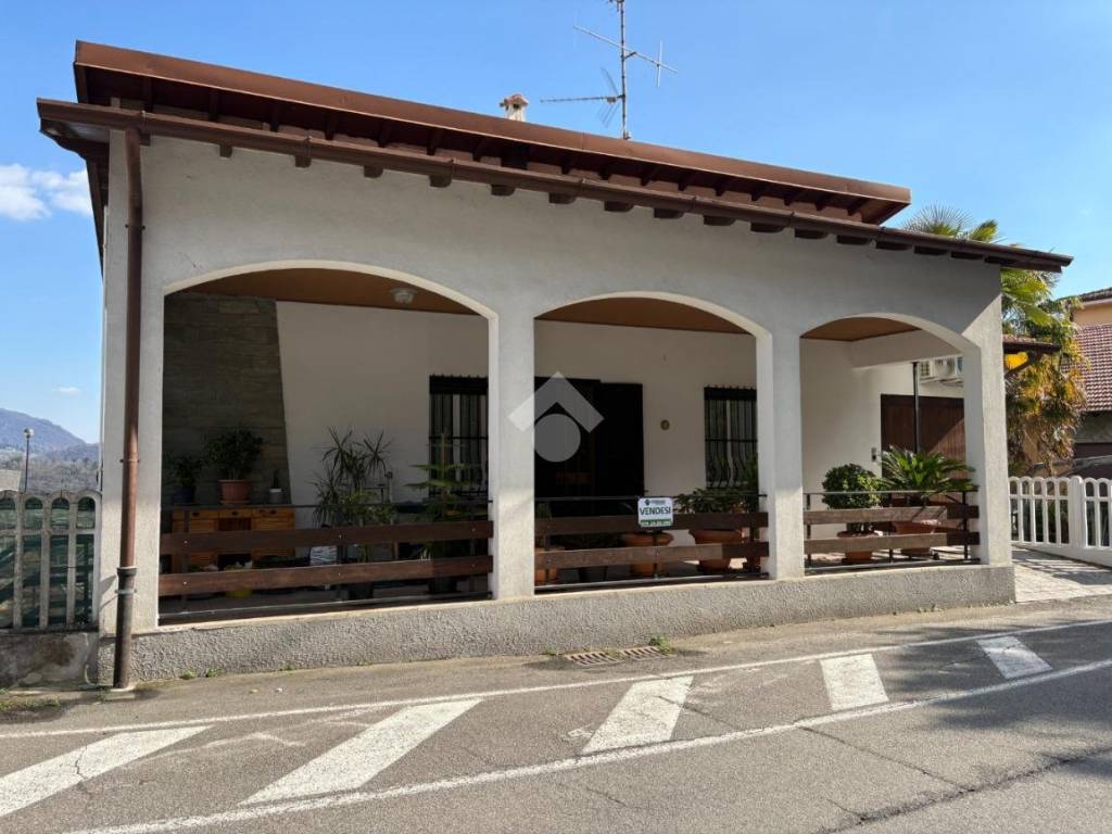 Appartamento a Airuno in Via Don G. Solaro, 20 - Foto 3