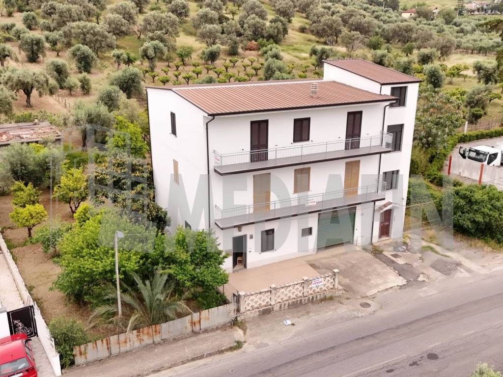 Casa indipendente a Crosia in VIALE EUROPA UNITA, 65 - Foto 2