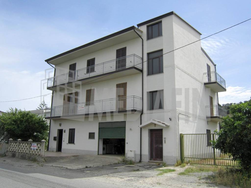 Casa indipendente a Crosia in VIALE EUROPA UNITA, 65 - Foto 3