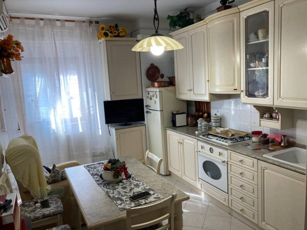 Appartamento a Ceglie messapica in VIA LUCANIA - Foto 5