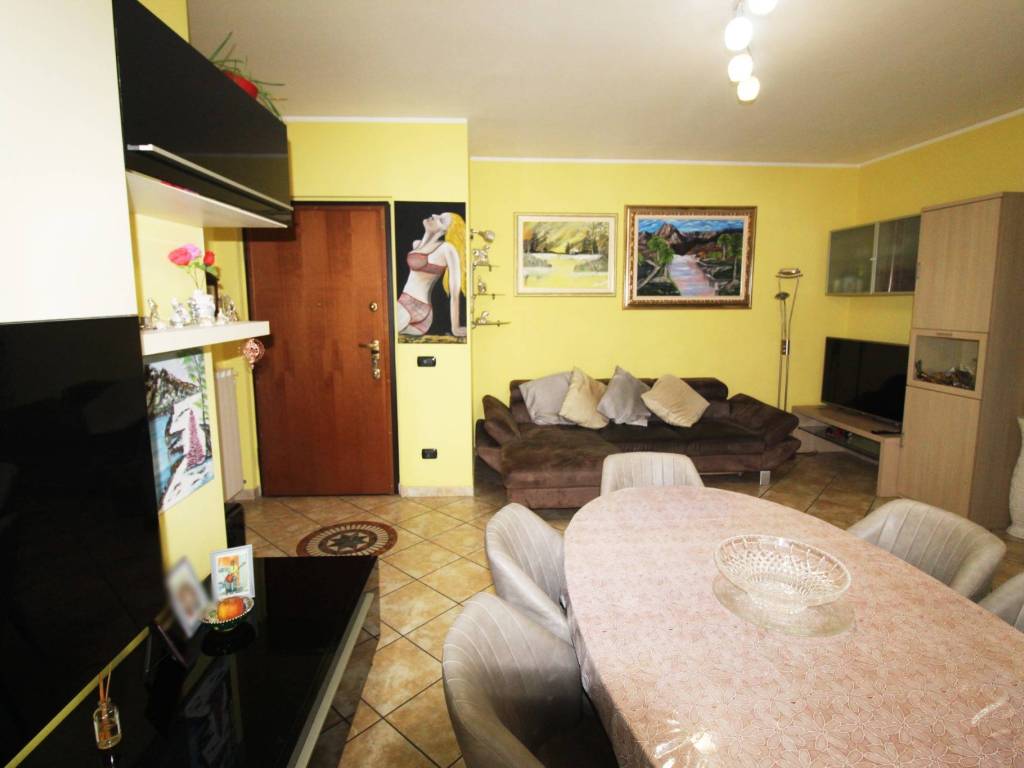 Appartamento a Gorla minore in Via Roma, 11 - Foto 3