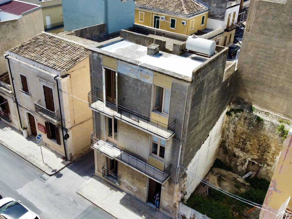 Casa indipendente a Avola in Via Urbano Rattazzi - Foto 2