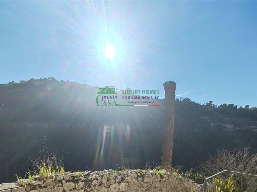 Casa indipendente a Ragusa in Via Maria Paternò Arezzo - Foto 2