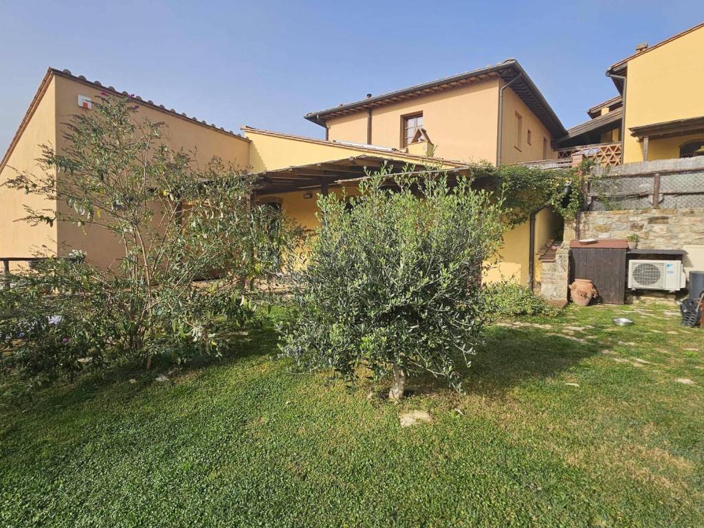 Appartamento a Poggibonsi in Via del Colombaio - Foto 3
