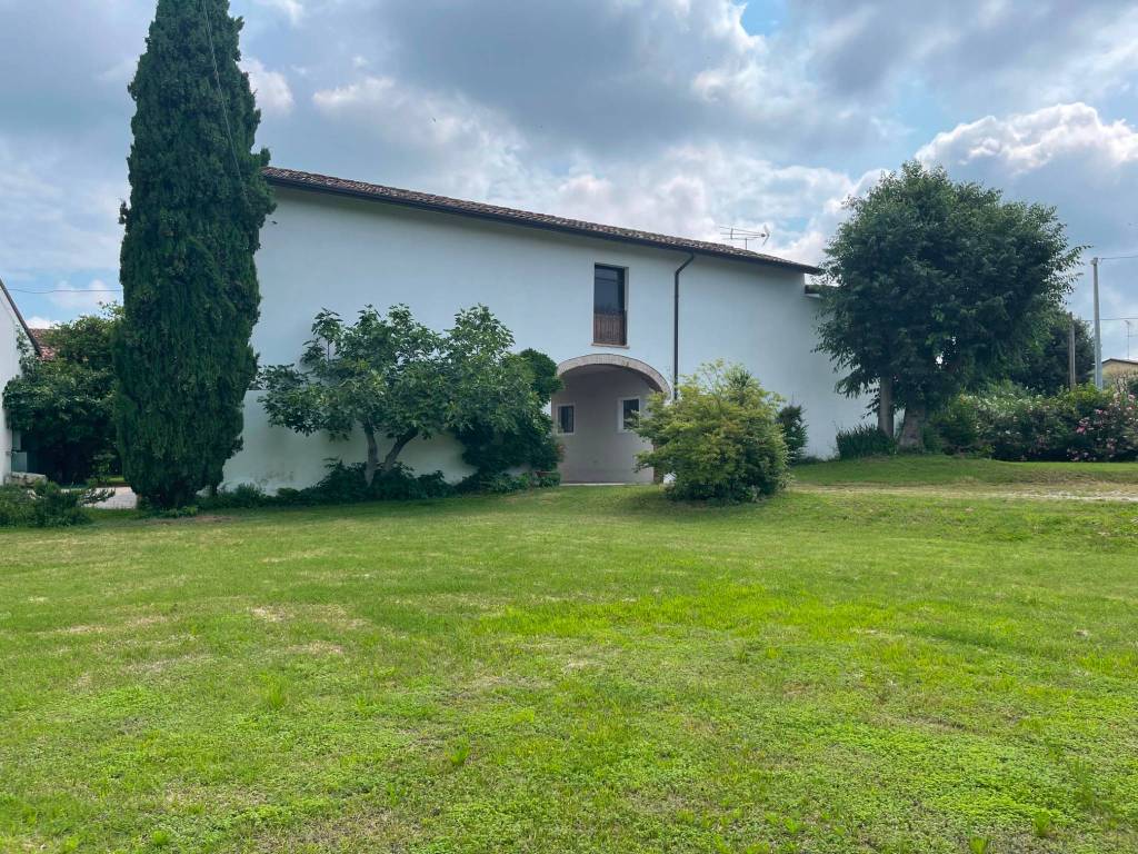 Rustico / casale a Castiglione delle stiviere in Via Tezzole, 10 - Foto 2