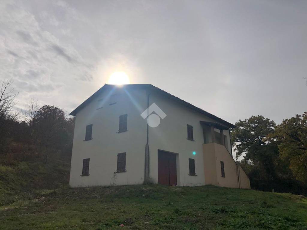Casa indipendente a Nocera umbra in Via Largnano - Foto 2