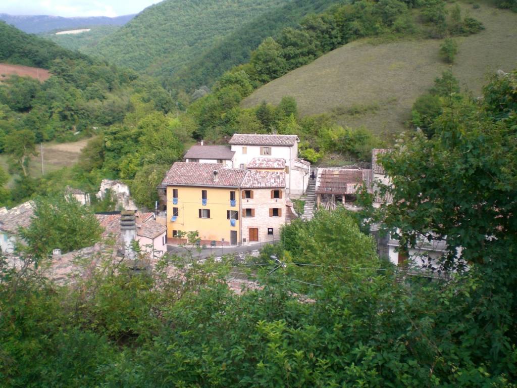 Casa indipendente a Fiuminata in Via Frazione Poggio - Foto 2
