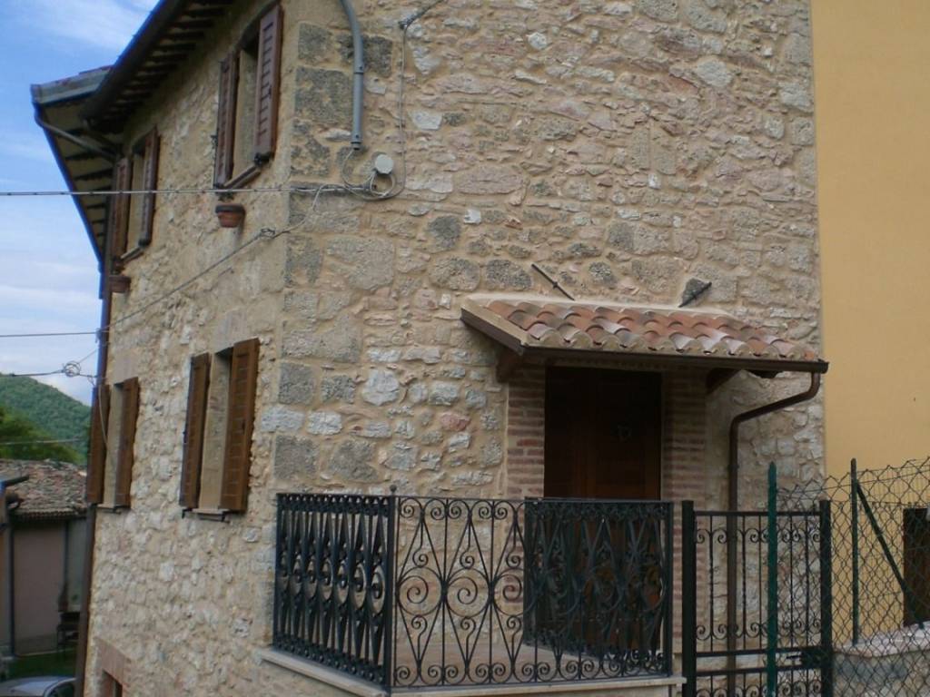 Casa indipendente a Fiuminata in Via Frazione Poggio - Foto 4