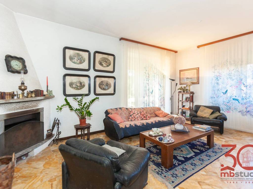 Villa a Orino in Via della Gesiola - Foto 5