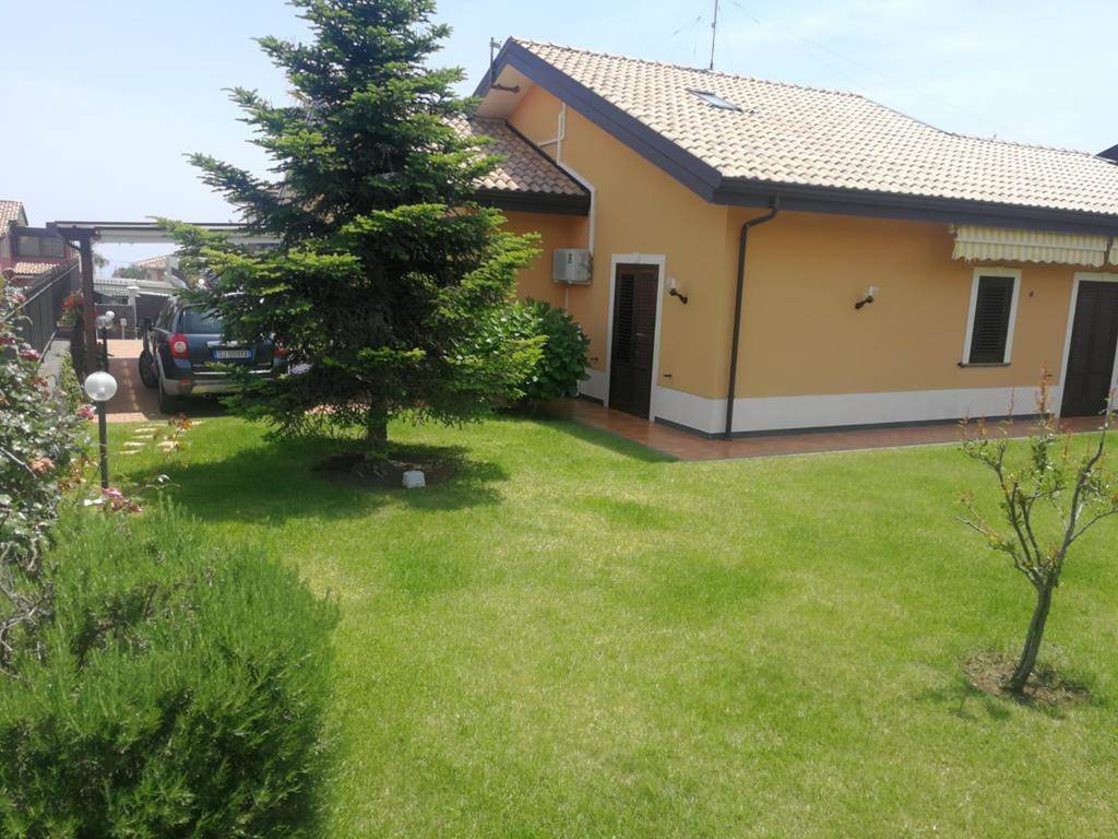 Villa a Pedara in Via della Resistenza - Foto 2