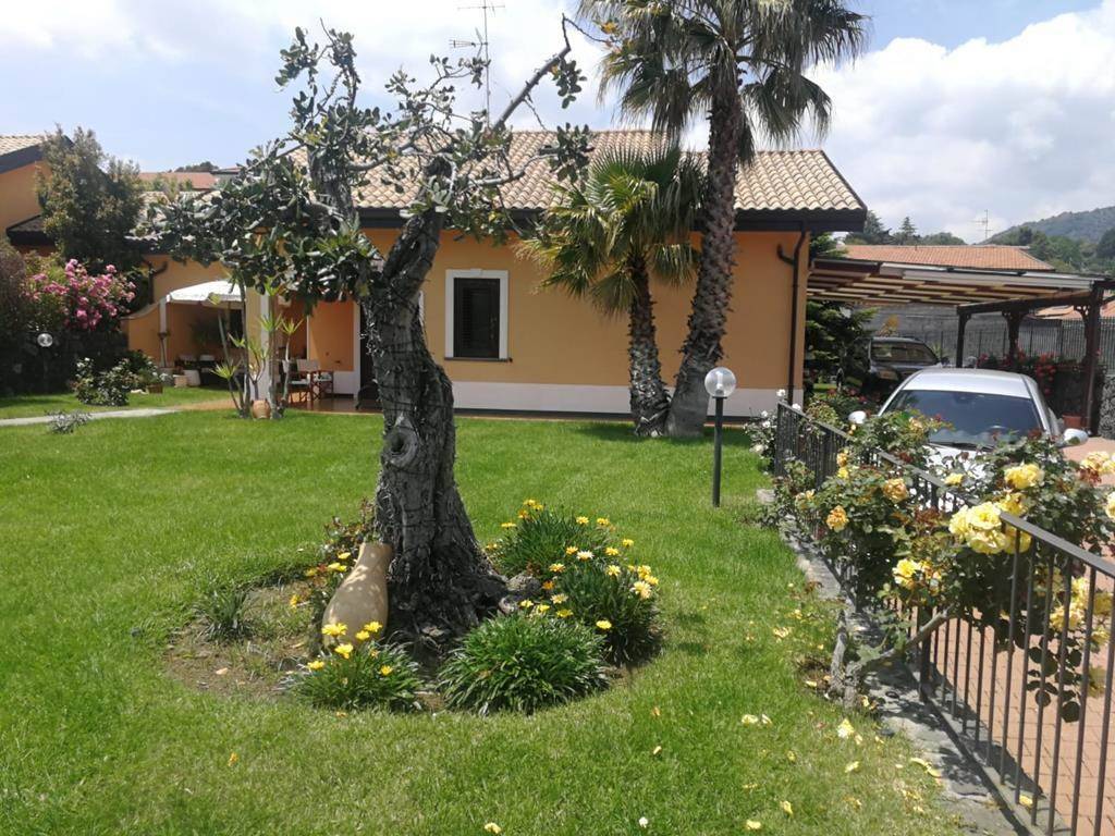 Villa a Pedara in Via della Resistenza - Foto 3