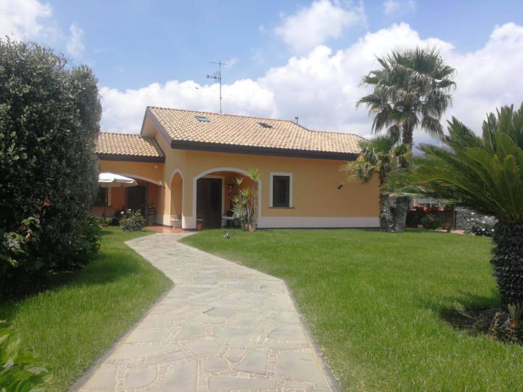 Villa a Pedara in Via della Resistenza - Foto 4