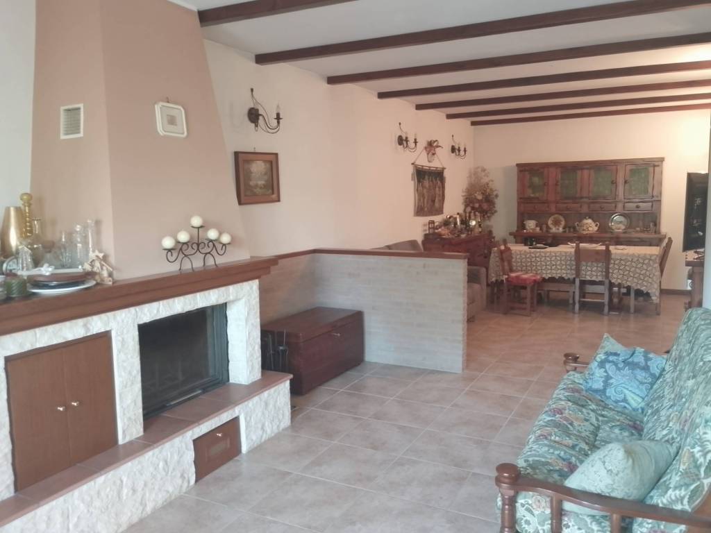 Casa indipendente a Campli in Via Le Fontanelle - Foto 2