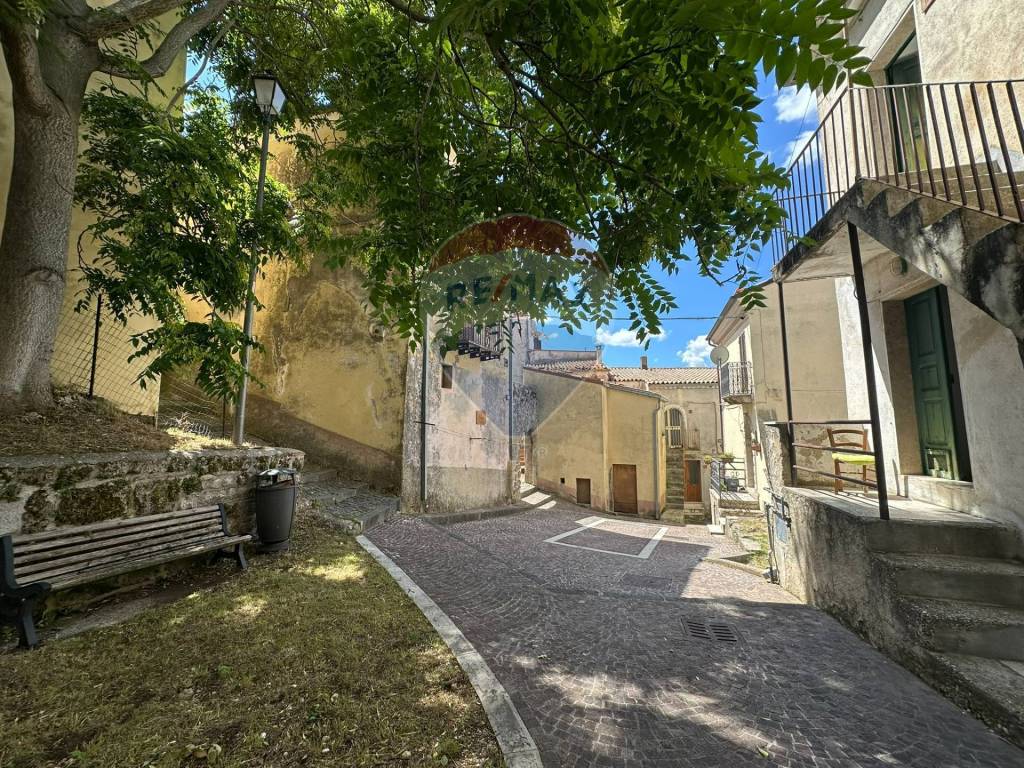 Casa indipendente a Scapoli in Via Casile, 13 - Foto 2