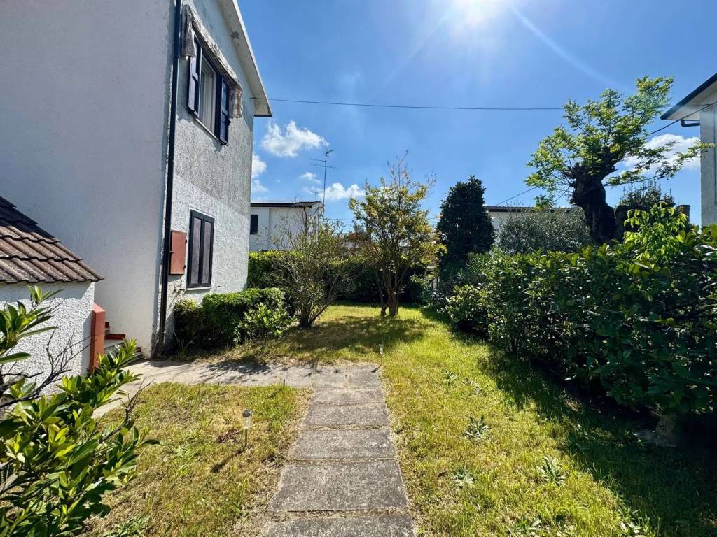 Villa a Comacchio in Via Cima Dodici, 11 - Foto 2