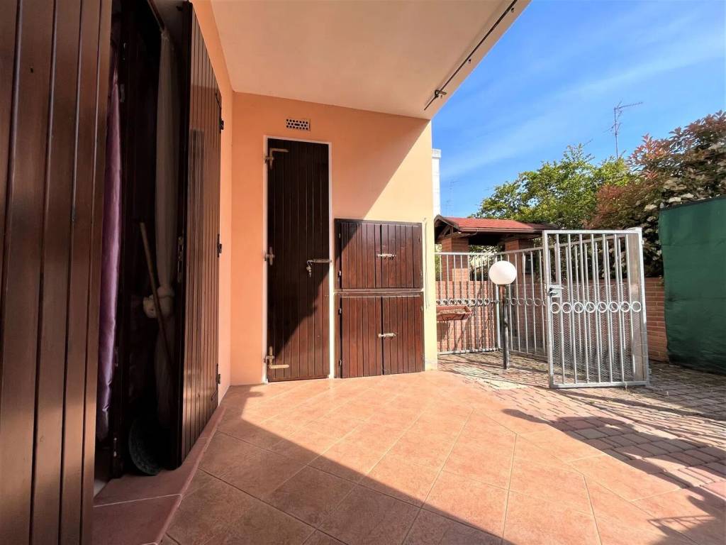 Villa a Comacchio in Via Passo Pordoi, 45 - Foto 2