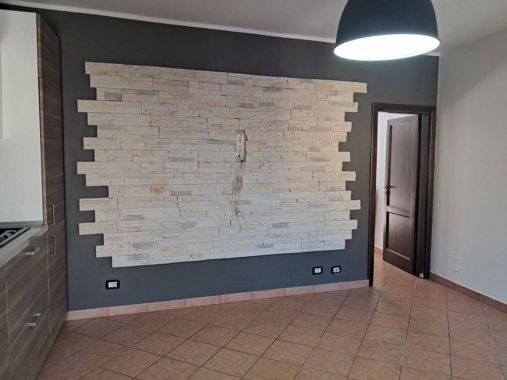 Appartamento a Brebbia in Via Vittorio Veneto - Foto 4