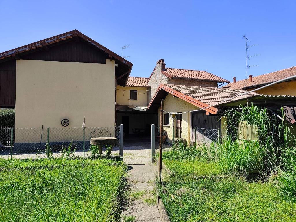 Villa a Angera in Piazza Giacomo Matteotti - Foto 2