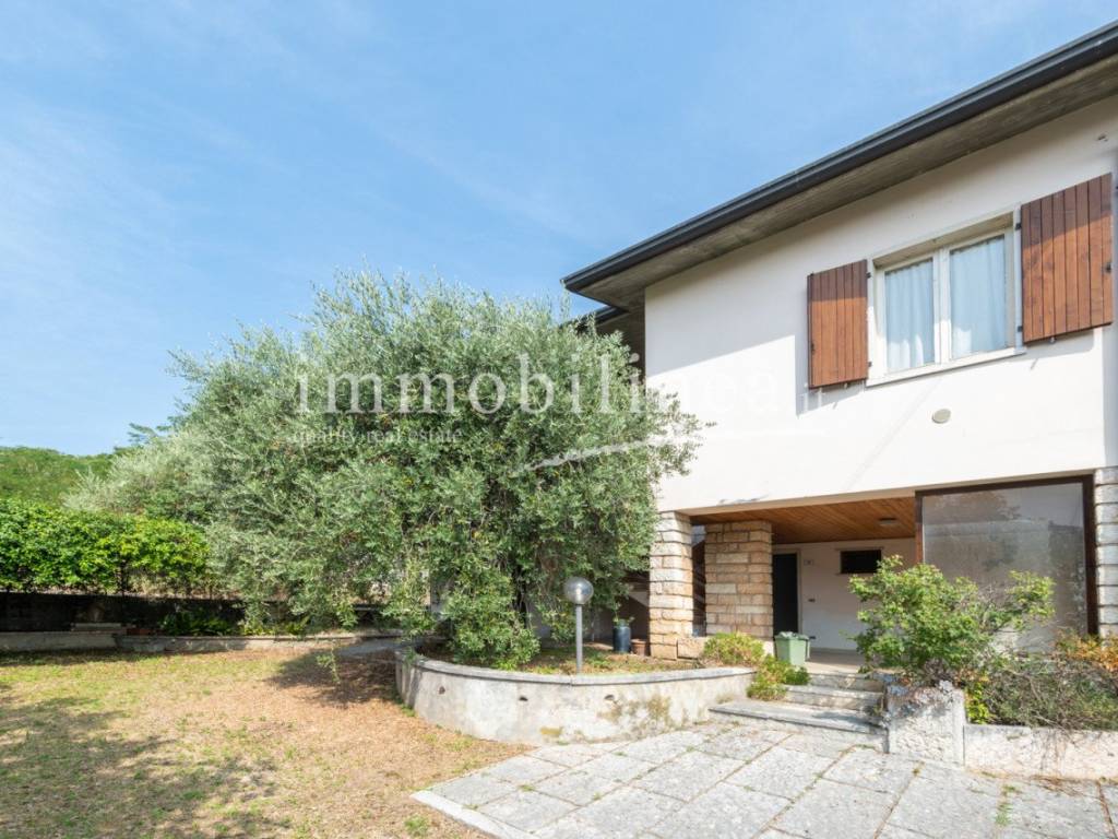 Villa a Cavaion veronese in Via Cavalline 29 - Foto 5