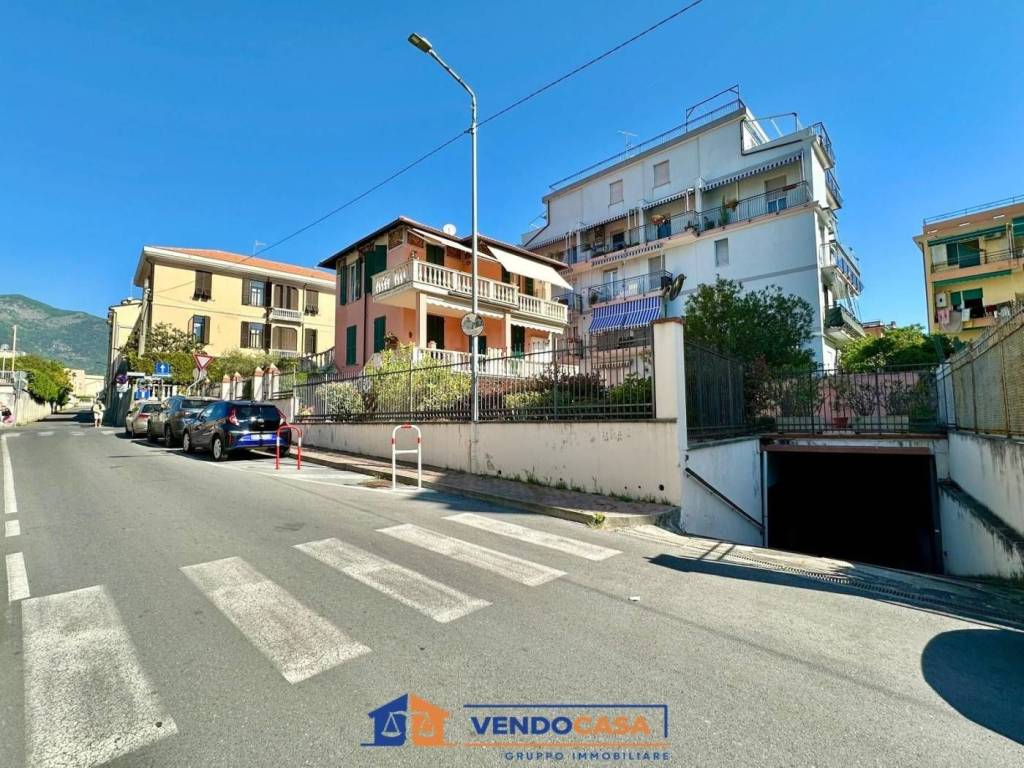 Box / garage a Loano in Via Giuseppe Verdi - Foto 2