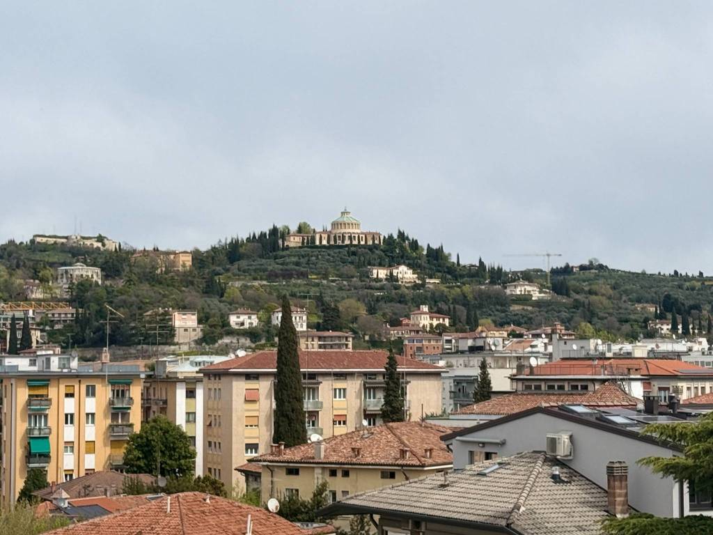 Appartamento a Verona in Via Generale Gaetano Giardino - Foto 2