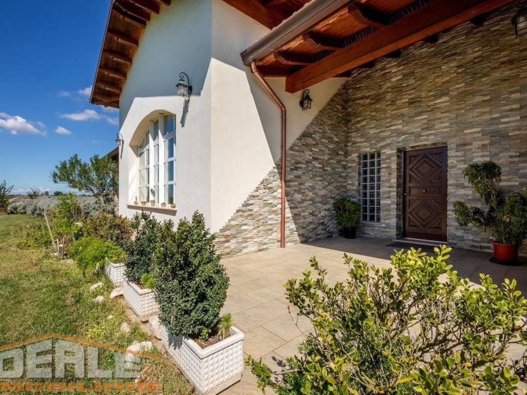 Villa a Aprilia in Via Torre Bruna, 57 - Foto 2