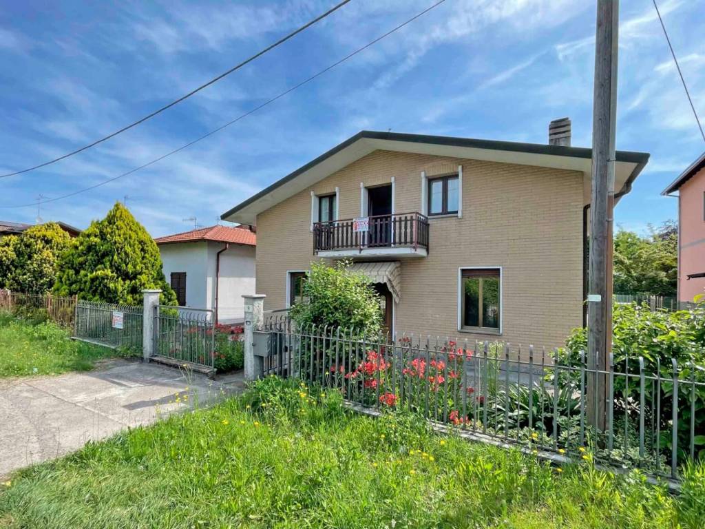 Villa a Castiglione olona in Via Cesare Battisti, 9 - Foto 2