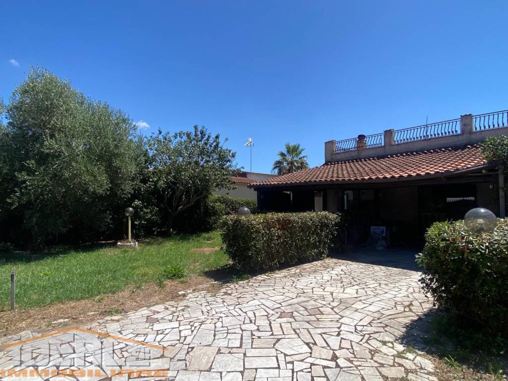 Villa a Aprilia in Via Emoli, 5 - Foto 2