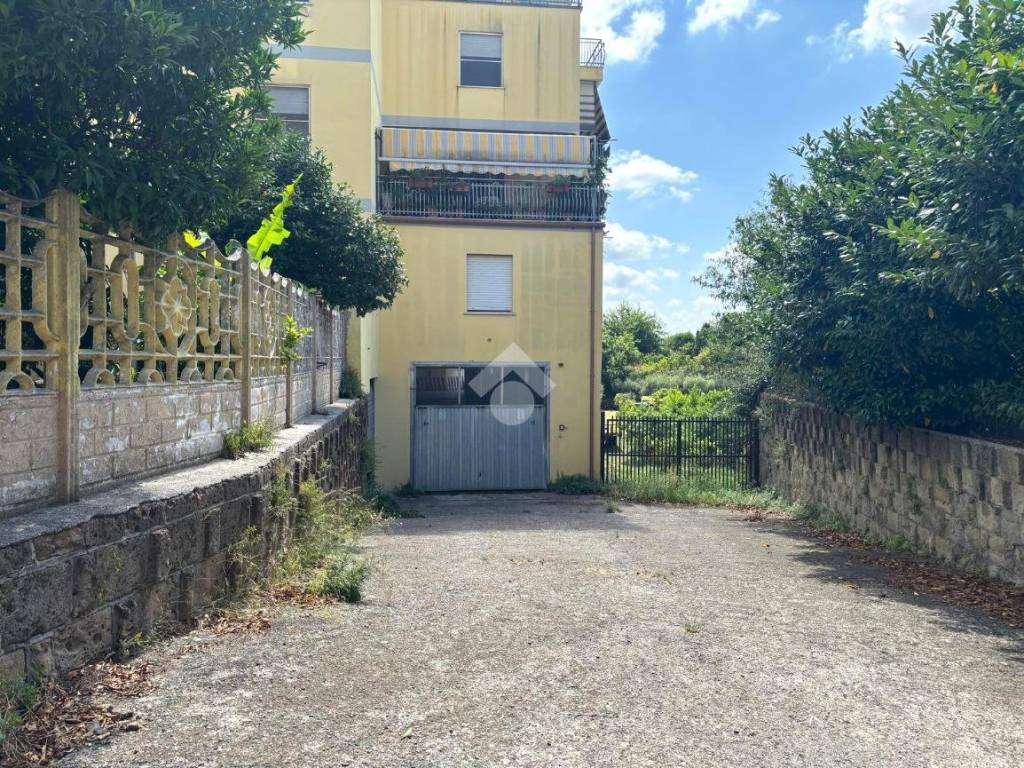 Box / garage a Cisterna di latina in Via Napoli, 4 - Foto 3
