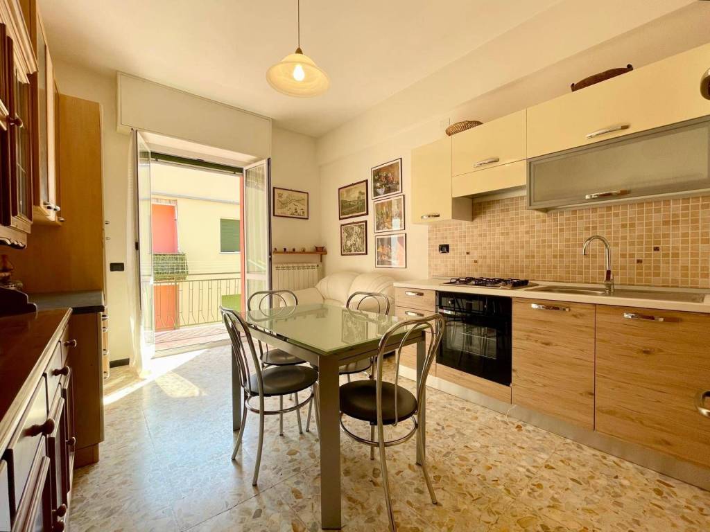Appartamento a Finale ligure in Via Generale Annibale Arnaldi - Foto 4
