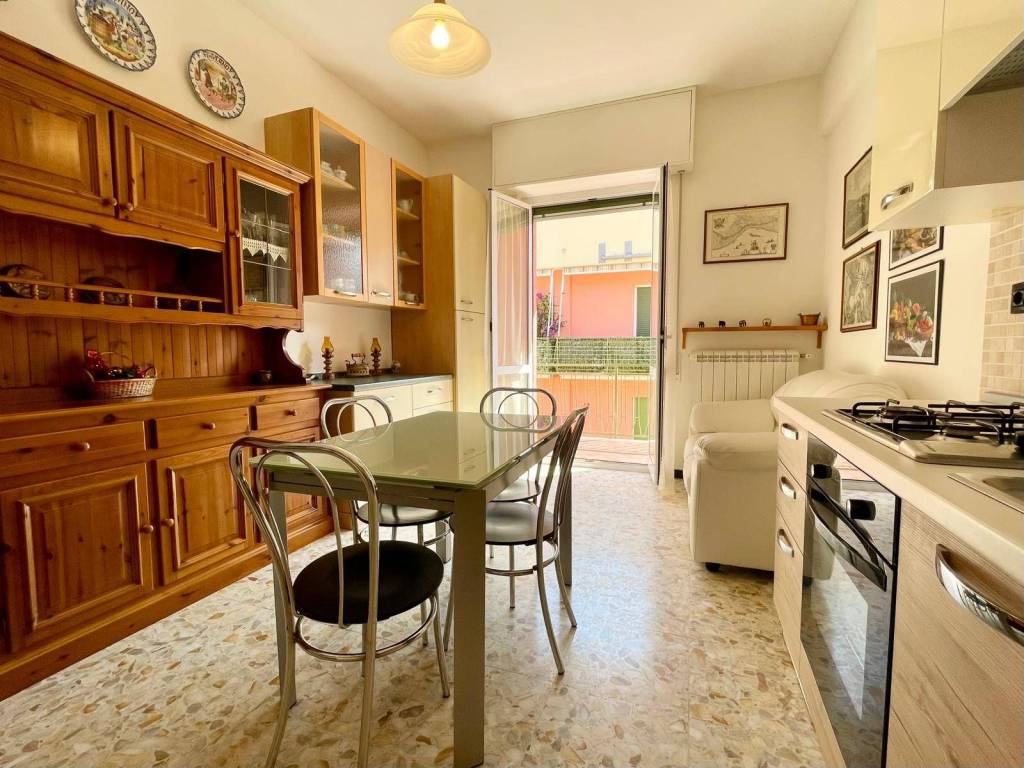 Appartamento a Finale ligure in Via Generale Annibale Arnaldi - Foto 5