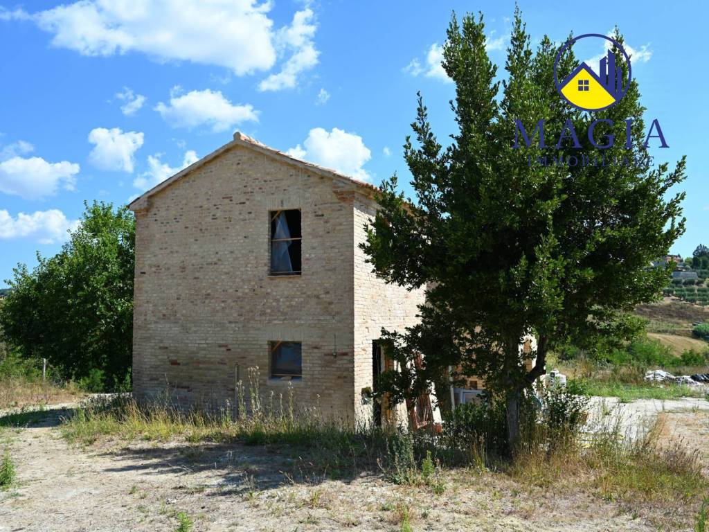 Rustico / casale a Spinetoli in Piazza Giacomo Leopardi, 31 - Foto 2