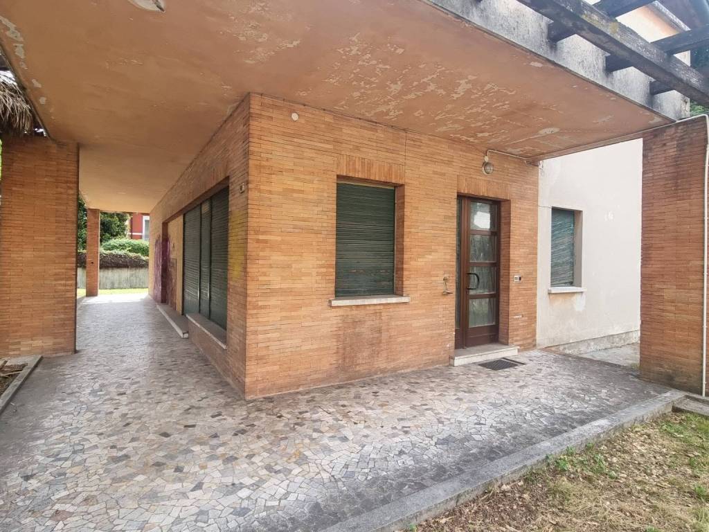 Villa a Pordenone in Viale Michelangelo Grigoletti, 11 - Foto 3