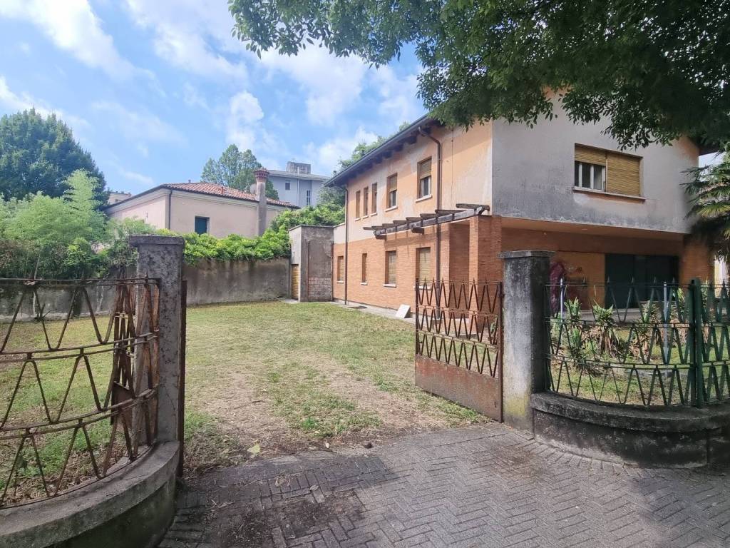 Villa a Pordenone in Viale Michelangelo Grigoletti, 11 - Foto 4