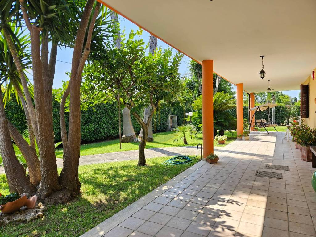 Villa a Cutrofiano in Via Eugenio Montale - Foto 2