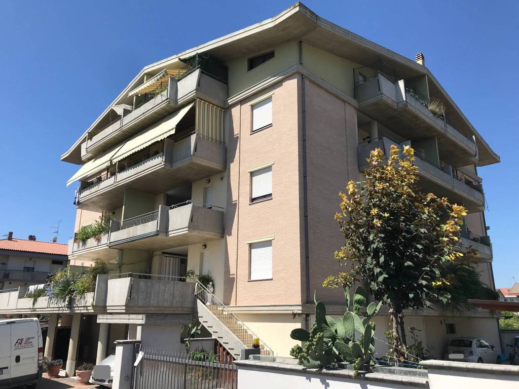 Attico / mansarda a Montesilvano in Via Felice Cavallotti - Foto 2