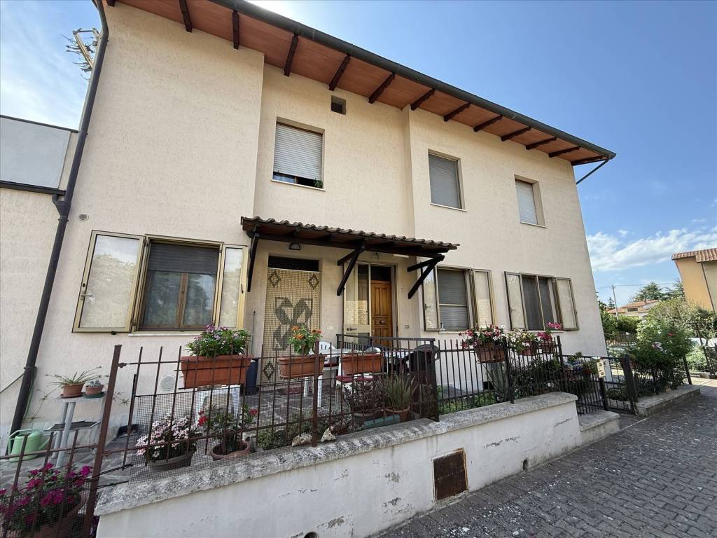 Appartamento a Castiglione del lago in Via Bruno Buozzi, 93 - Foto 2