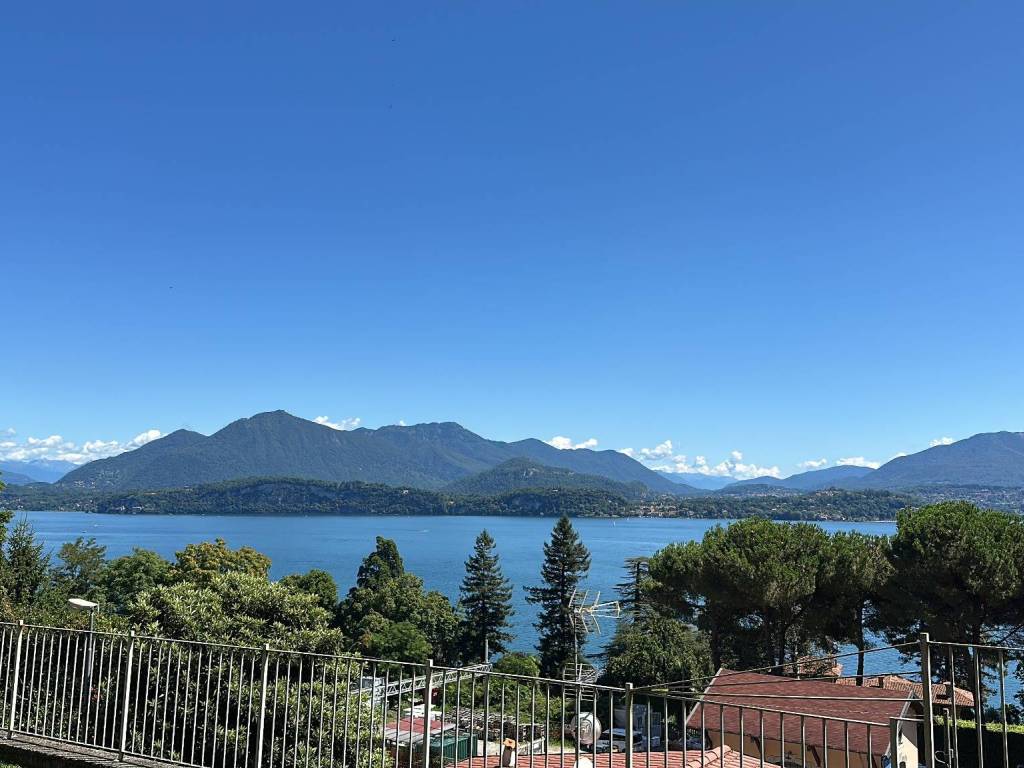 Villa a Belgirate in Via per Magognino, 29 - Foto 2