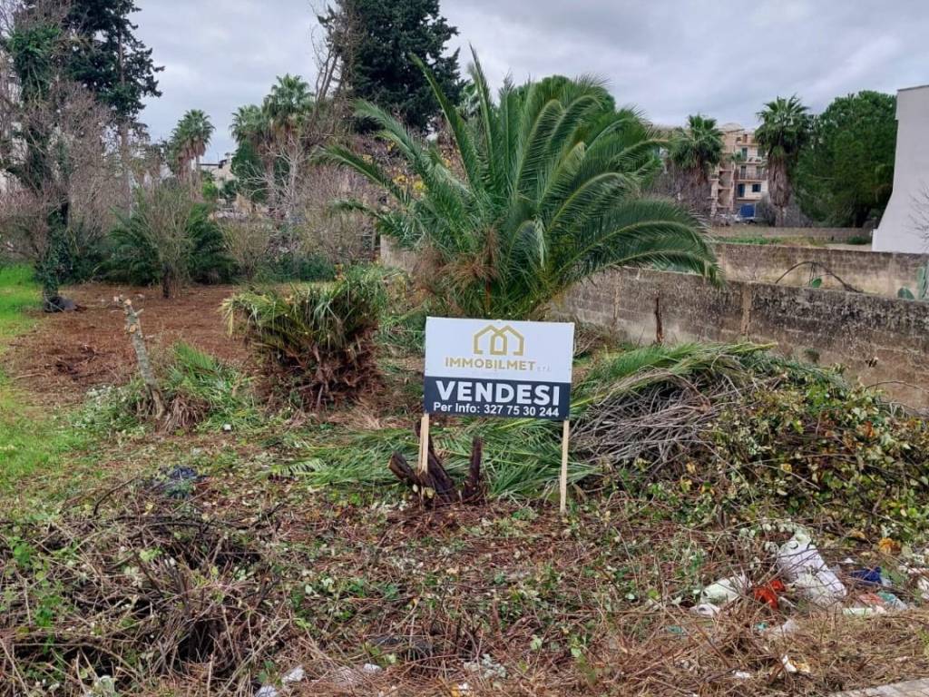 Terreno a Lequile in Via Michelangelo Buonarroti - Foto 2