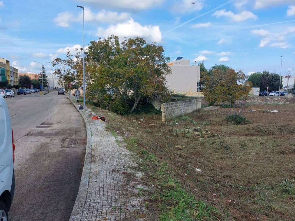 Terreno a Lequile in Via Michelangelo Buonarroti, 37 - Foto 2