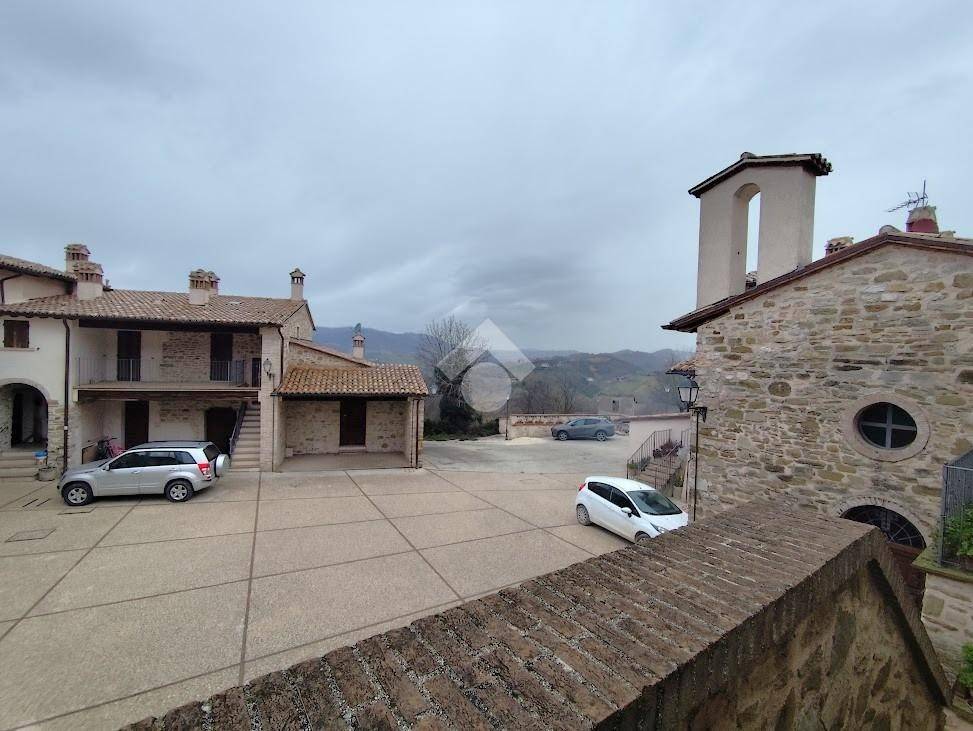 Casa indipendente a Valtopina in Loc. Giove - Foto 3
