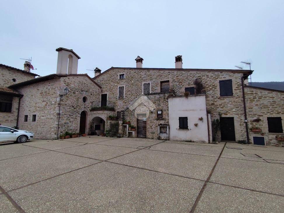 Casa indipendente a Valtopina in Loc. Giove - Foto 4