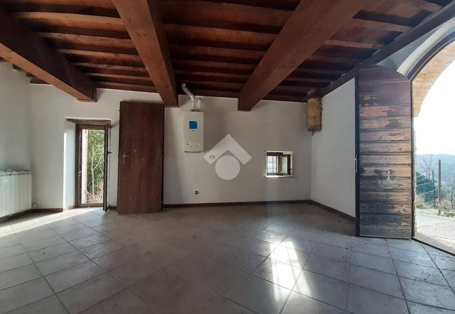 Casa indipendente a Valtopina in Loc. Giove - Foto 5