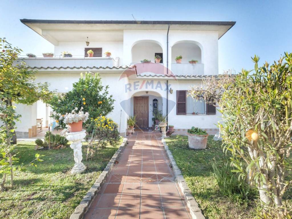 Villa a Penne in Via Clemente De Caesaris 62 - Foto 3